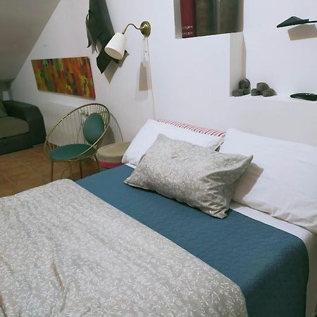 Una Parada A L'Anoia En Apartamento Compartido Apartment Capellades Luaran gambar