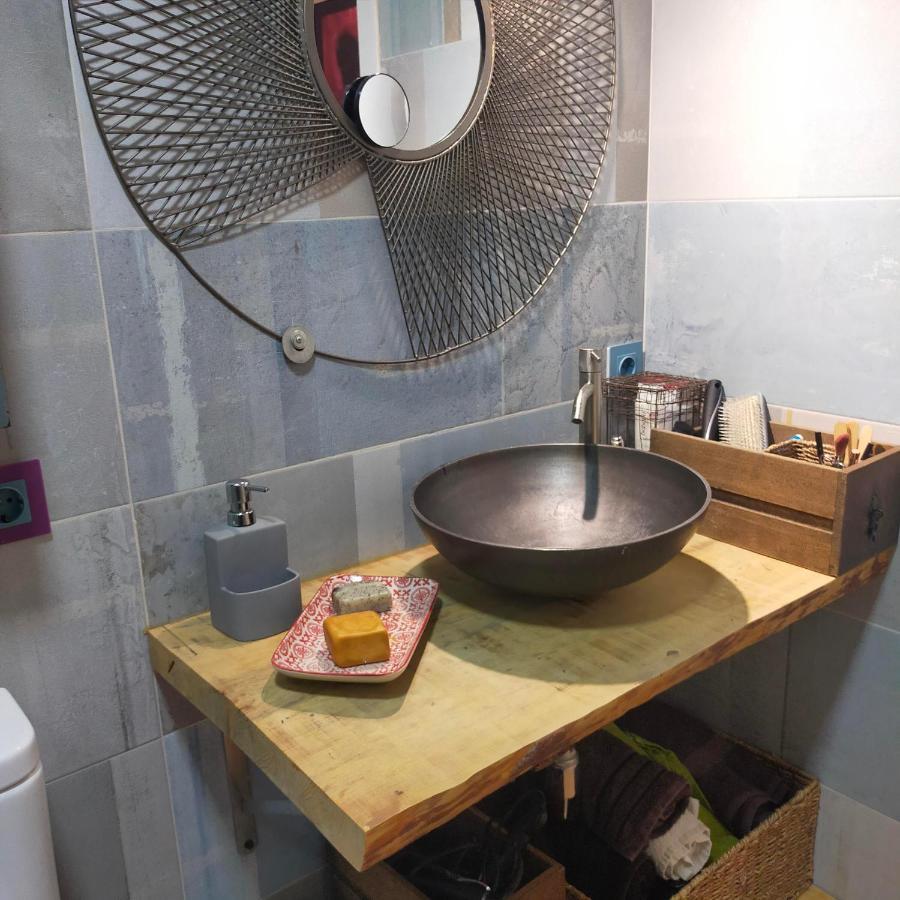 Una Parada A L'Anoia En Apartamento Compartido Apartment Capellades Luaran gambar